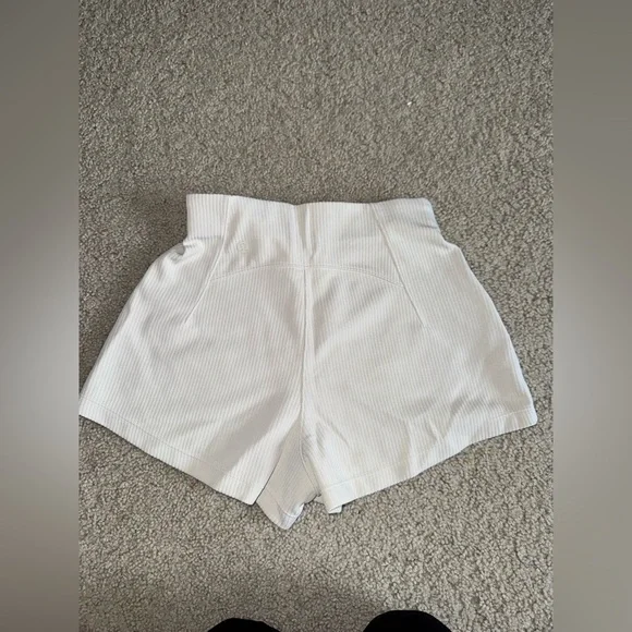 Lululemon Ribbed Shorts - Picture 3 of 4